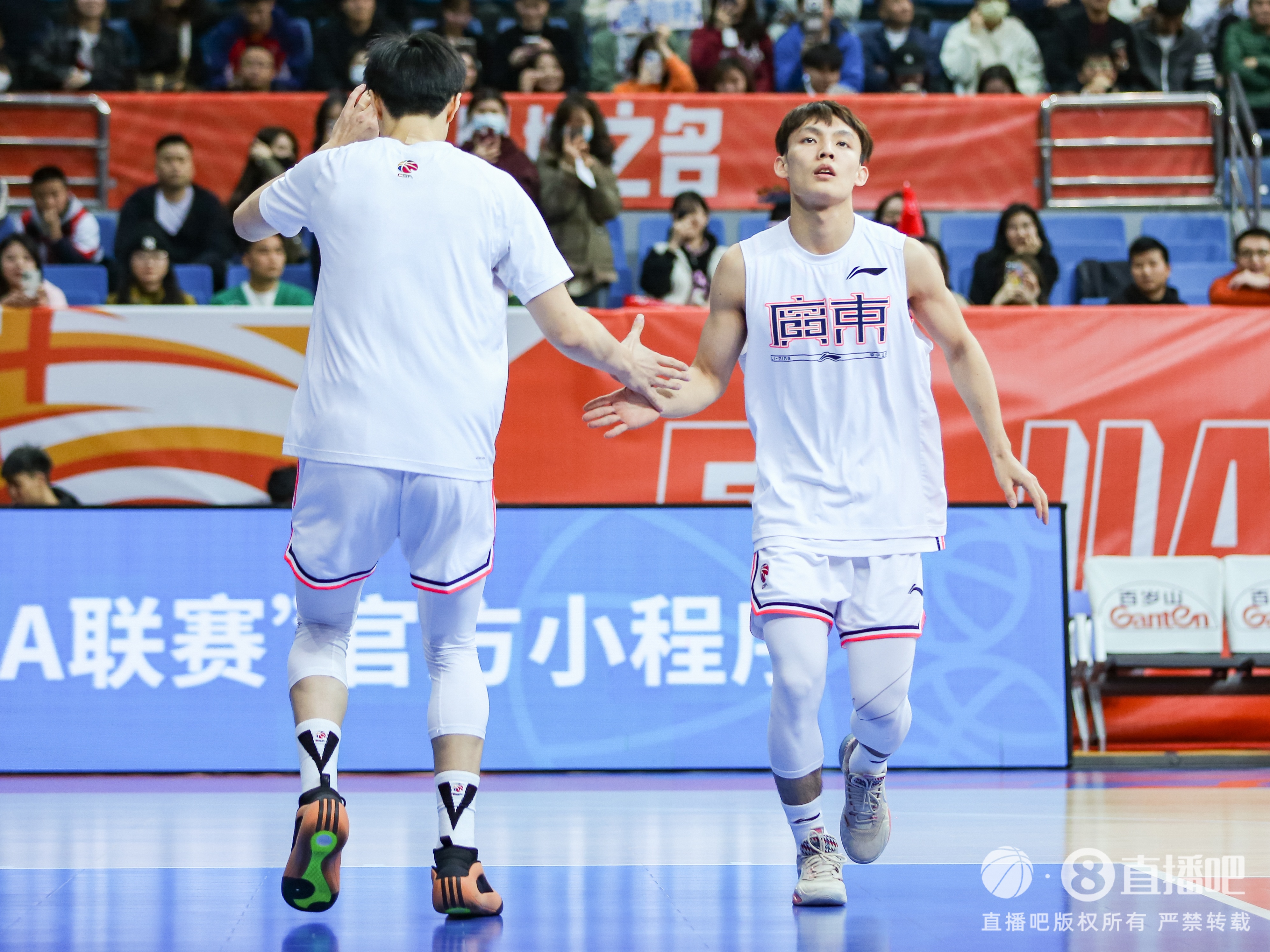  广东VS广厦大名单：徐杰胡明轩朱俊龙赵岩昊领衔 吉伦沃特缺阵