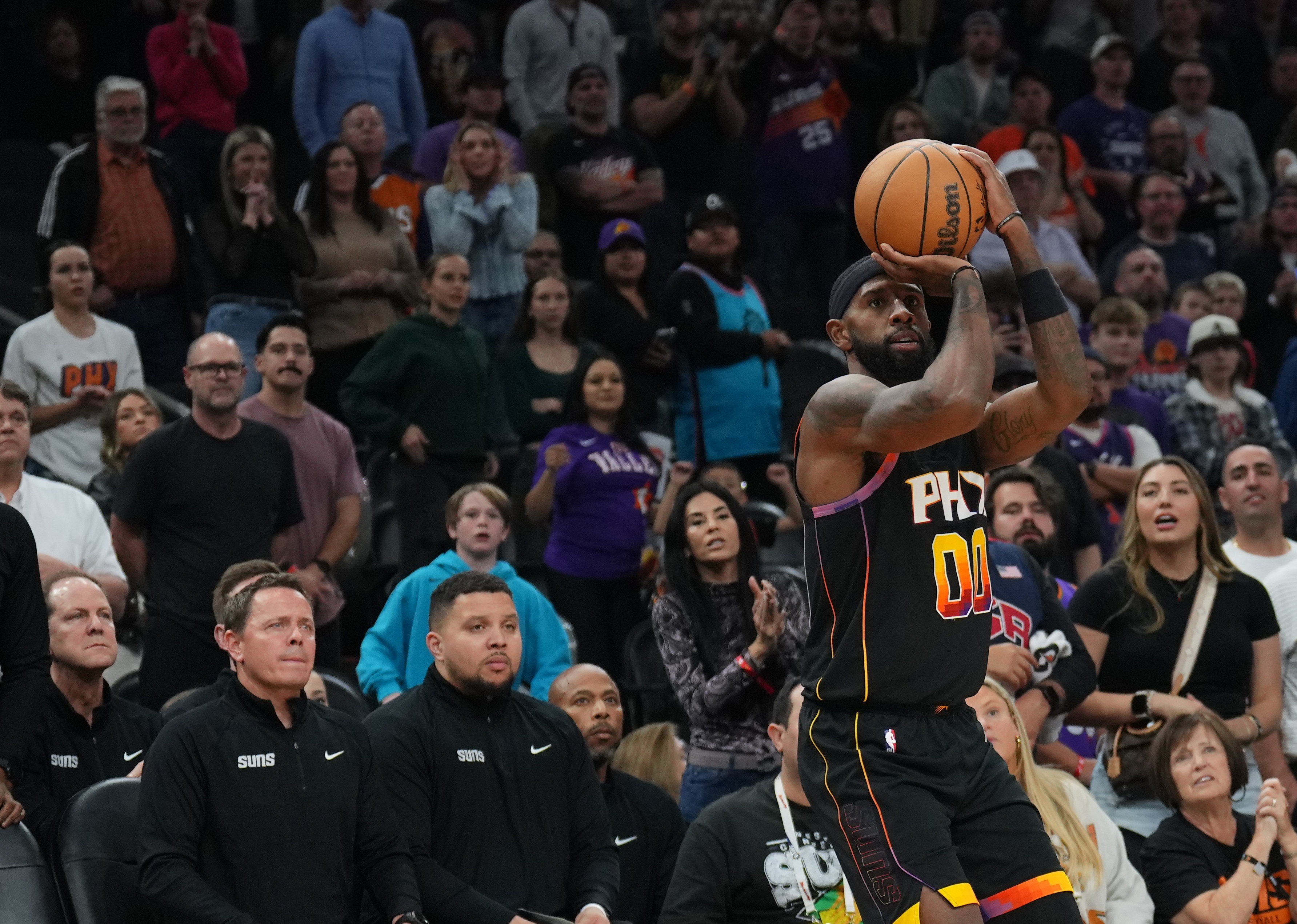 拼尽全力!罗伊斯-奥尼尔16中10空砍生涯新高27分 三分12中6